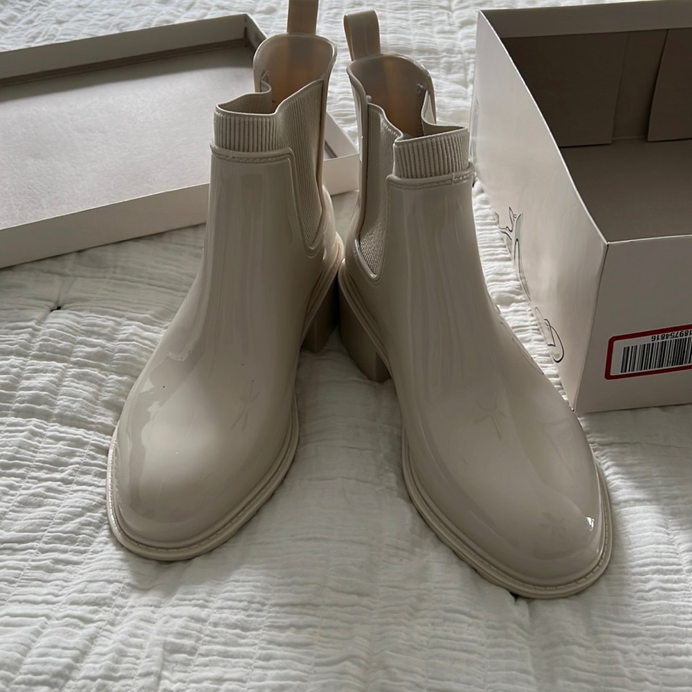 A new day Camille boots (size 8)